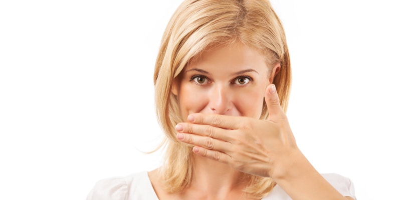 Despre ce avertizează mirosul din gură